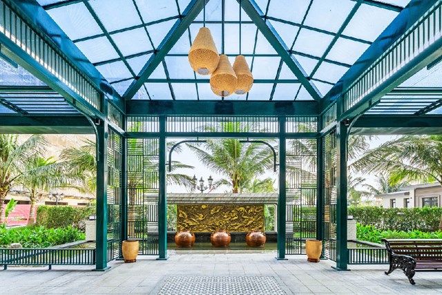 Giàn cảnh quan đón chào cư dân đến với cuộc sống đậm Đông Dương