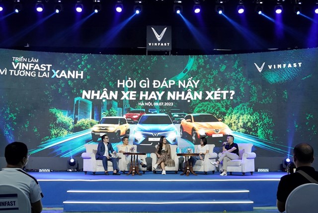 Talkshow “Nhận xe hay nhận xét” tại Triển lãm “VinFast – Vì tương lai xanh” chiều 9/7.