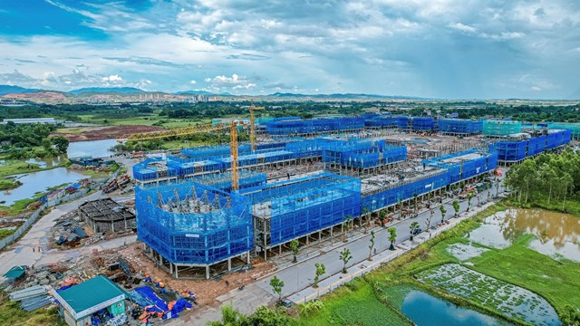 Tiến độ thần tốc của Vinhomes Golden Avenue khiến nhiều nhà đầu tư choáng ngợp khi trực tiếp tới tham quan dự án, dự kiến những căn biệt thự đầu tiên sẽ được bàn giao vào cuối năm 2023.