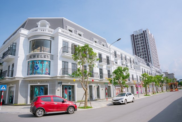 61 căn nhà phố thương mại Vincom Shophouse Diamond Legacy đã hiện hữu hình thành nên phố mua sắm ngoài trời đẳng cấp ngay vùng lõi thành phố Vinh