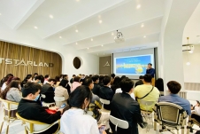 Thấy gì qua việc Vinhomes ồ ạt tuyển môi giới?